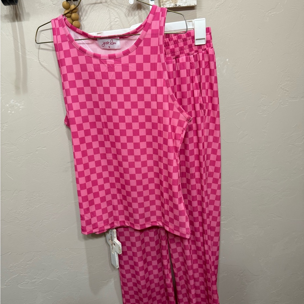 Pink Checkered Women’s Lounge